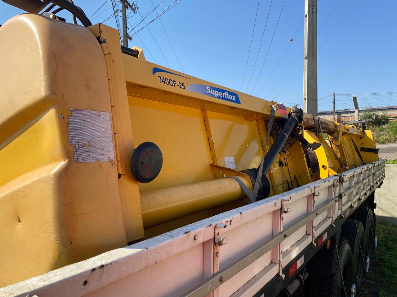 Plataforma Superflex New Holland modelo 7C25F - plataforma da CR (muita gente pegava essa pra por nas TC) ano fabricação 2016, cliente comprou em 2017 Esta em perfeito estado, só colher, estava colhendo Valor *R$ 85.000,00*