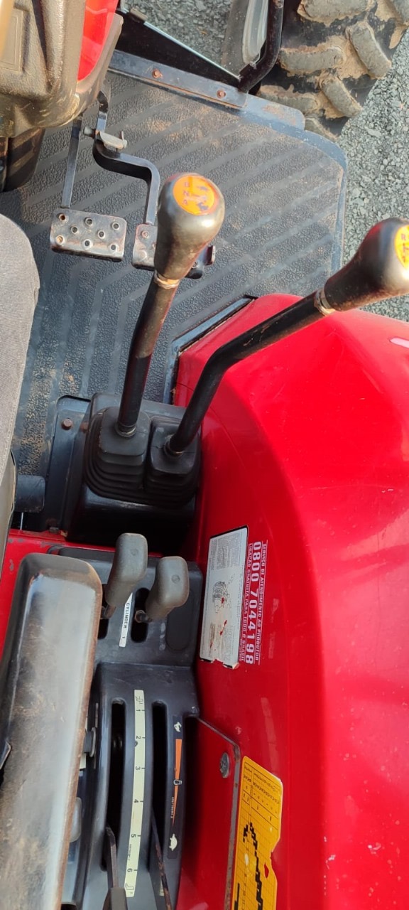 Trator Massey Ferguson MF4283