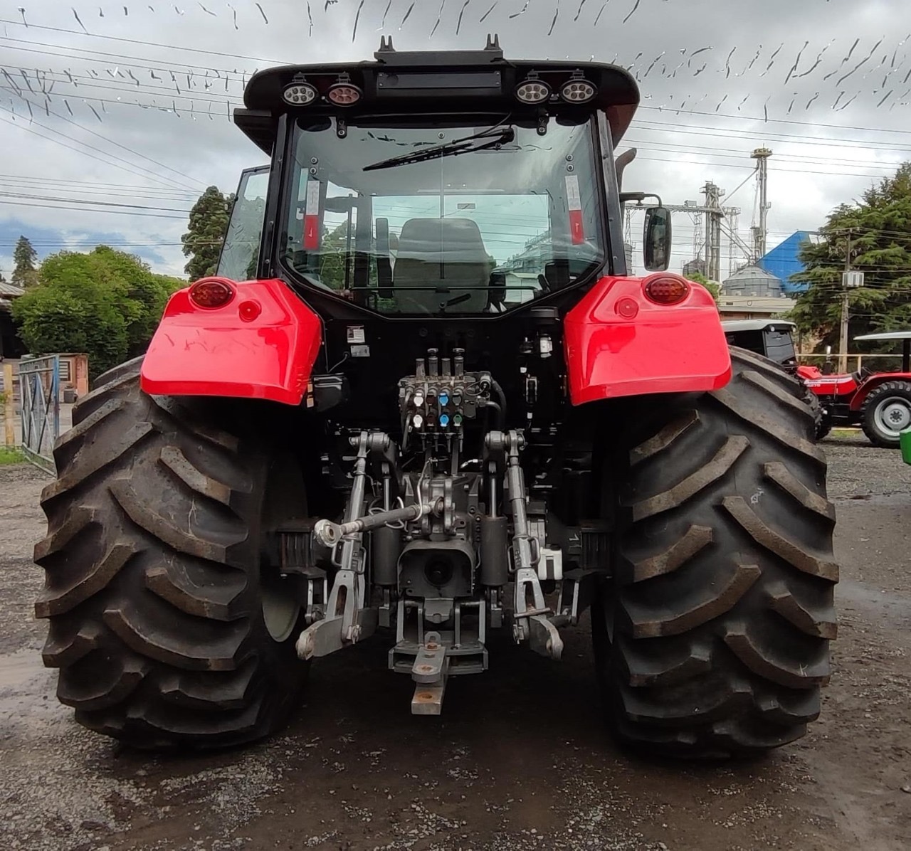 Trator Massey Ferguson MF 7318 Dyna 3