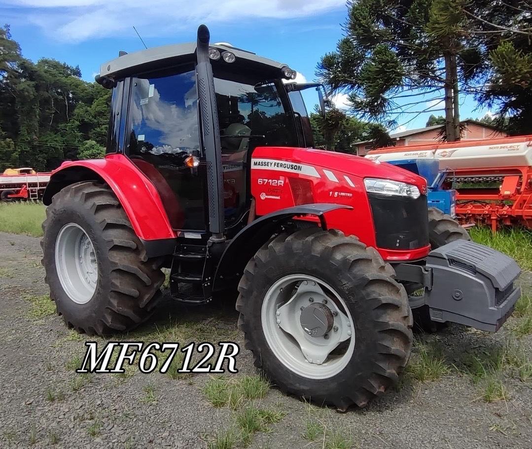 Trator Massey Ferguson MF6712R