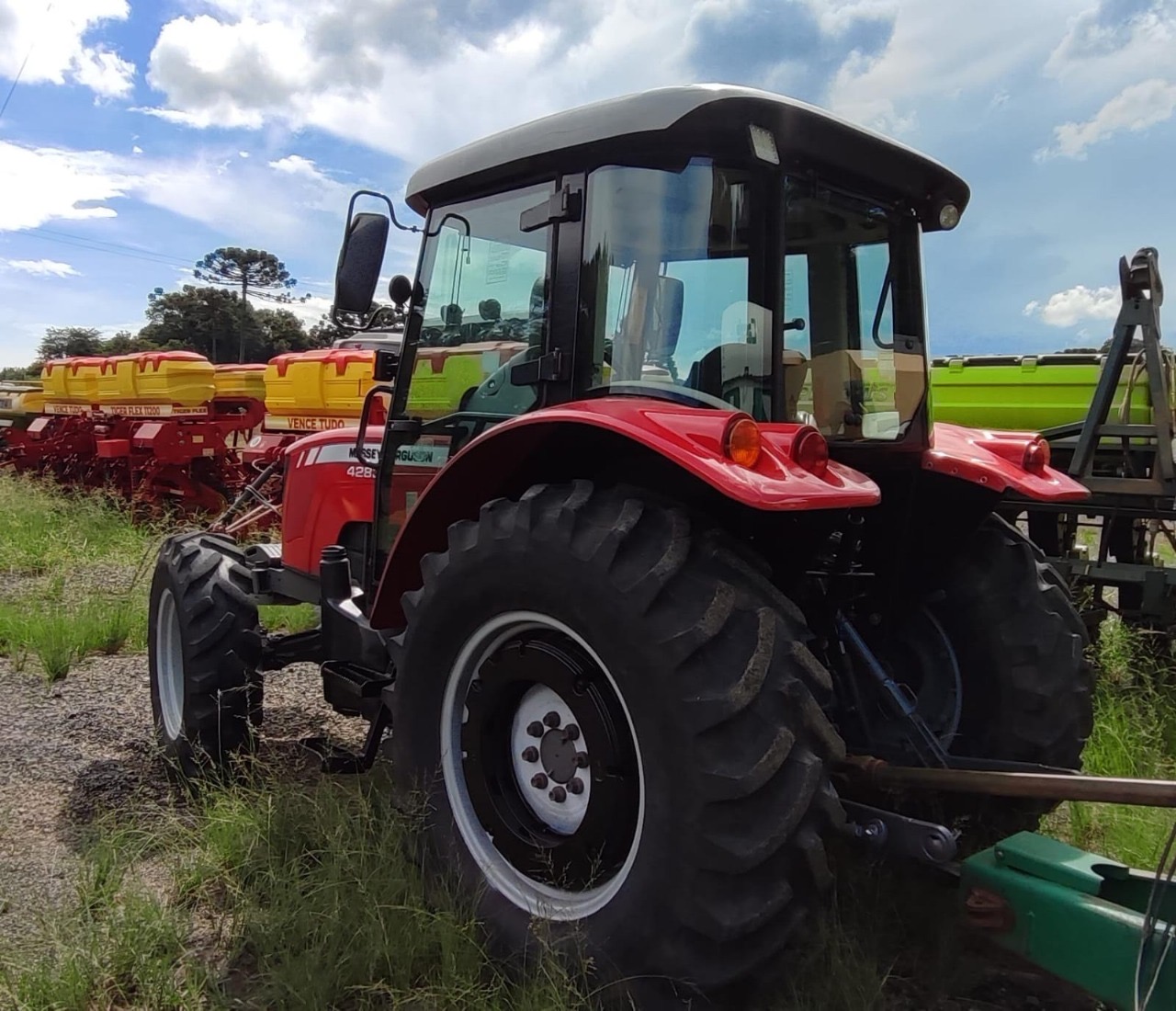 Trator Massey Ferguson MF4283