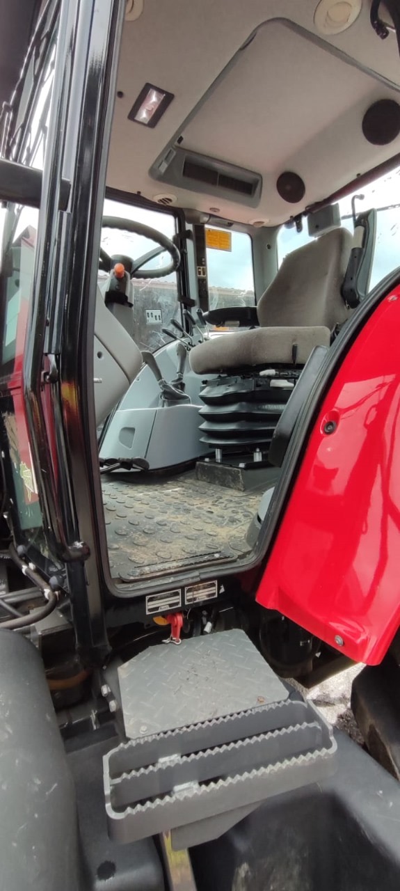Trator Massey Ferguson MF 7318 Dyna 3