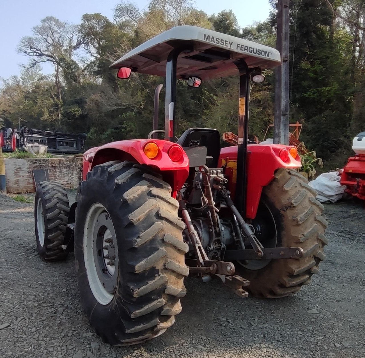 Trator Massey Ferguson MF4283