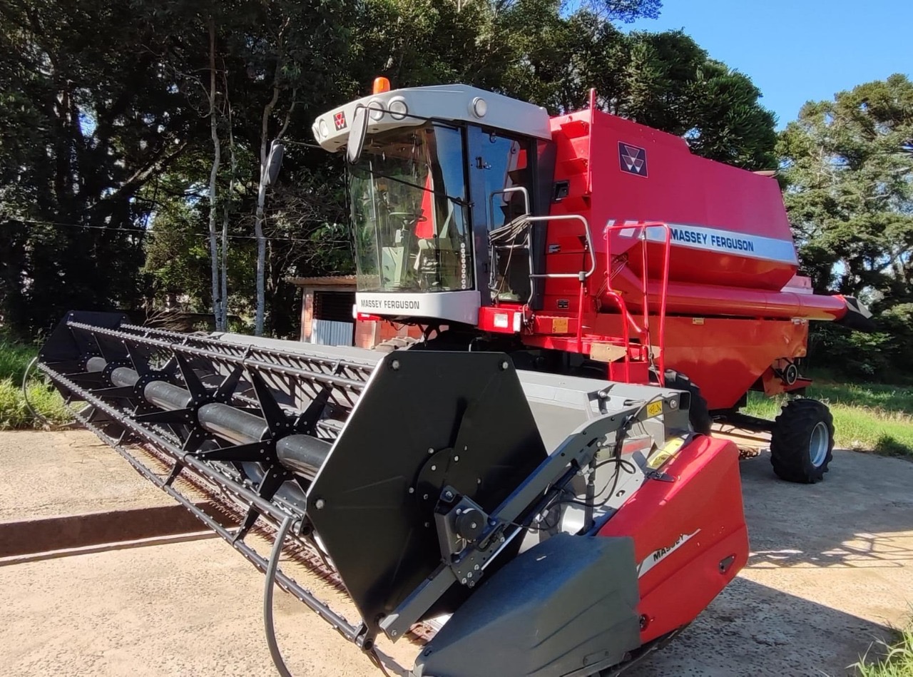 Colheitadeira Massey Ferguson MF 32 SR