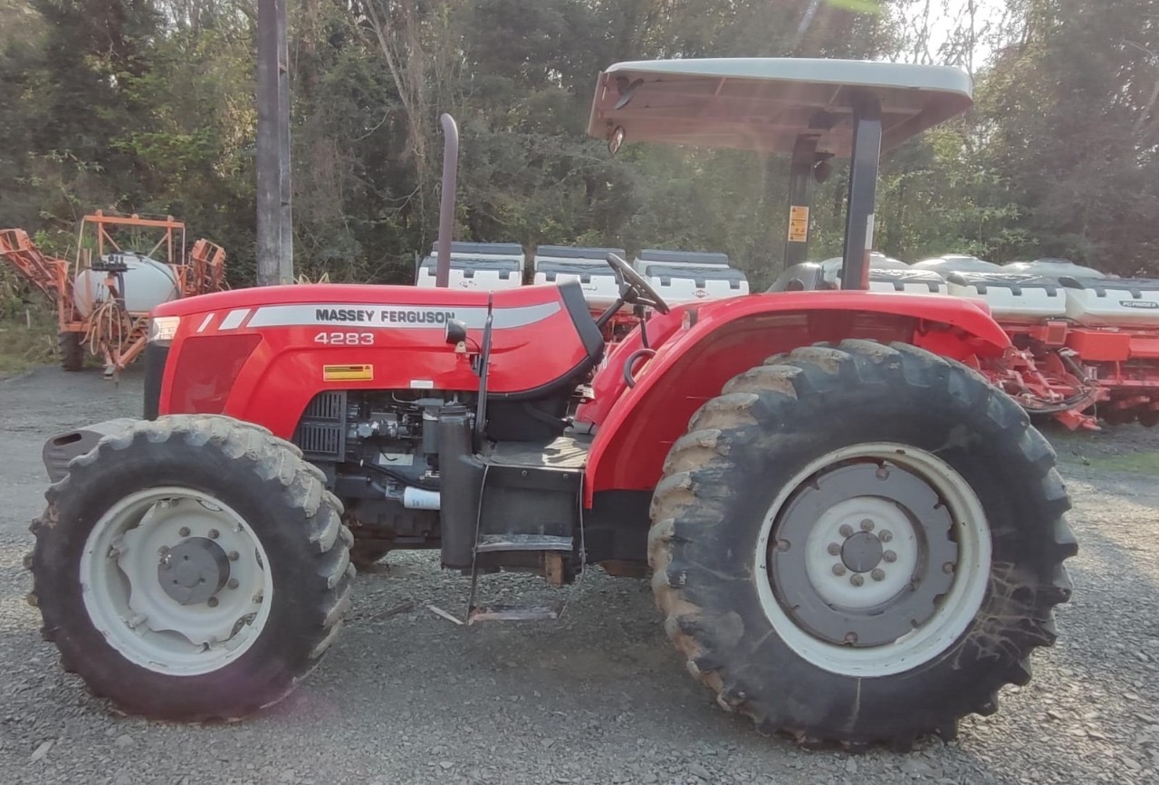 Trator Massey Ferguson MF4283