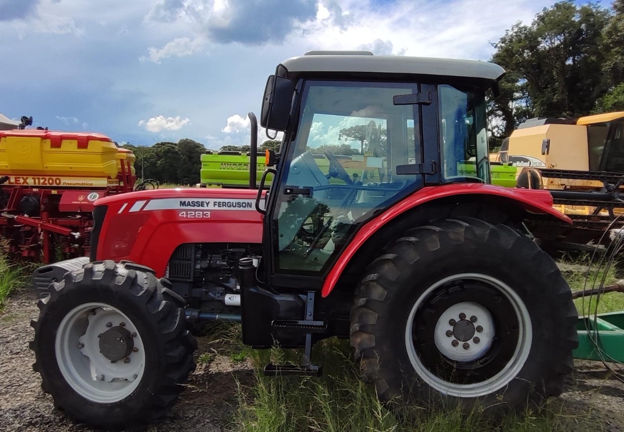 Trator Massey Ferguson MF4283