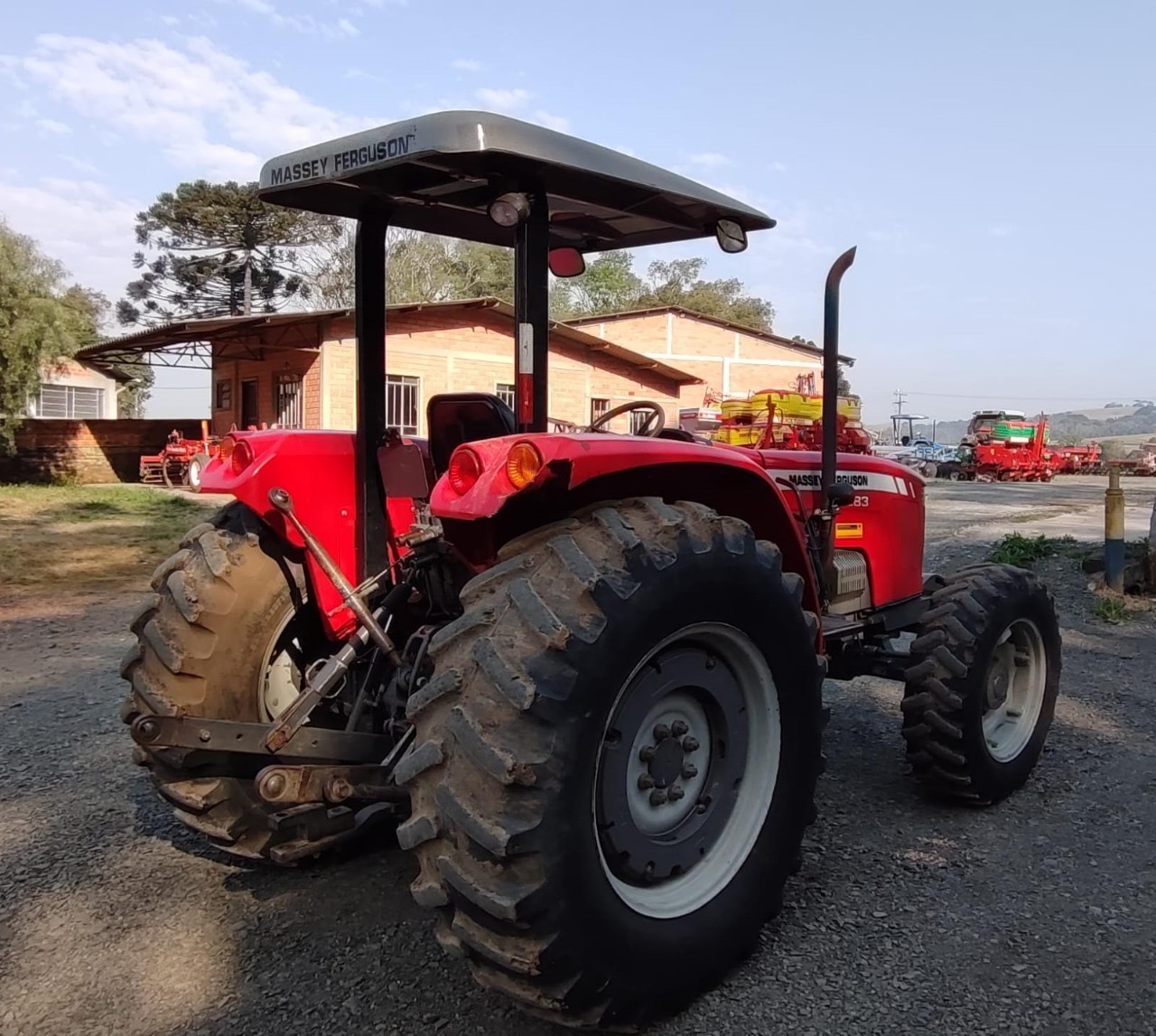 Trator Massey Ferguson MF4283