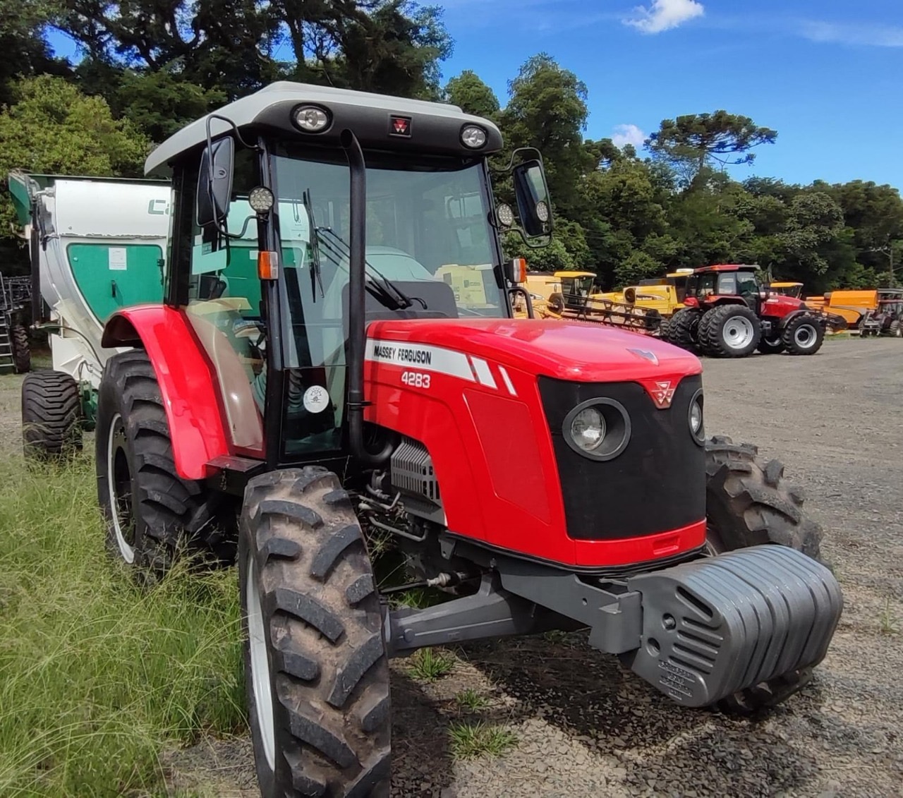 Trator Massey Ferguson MF4283