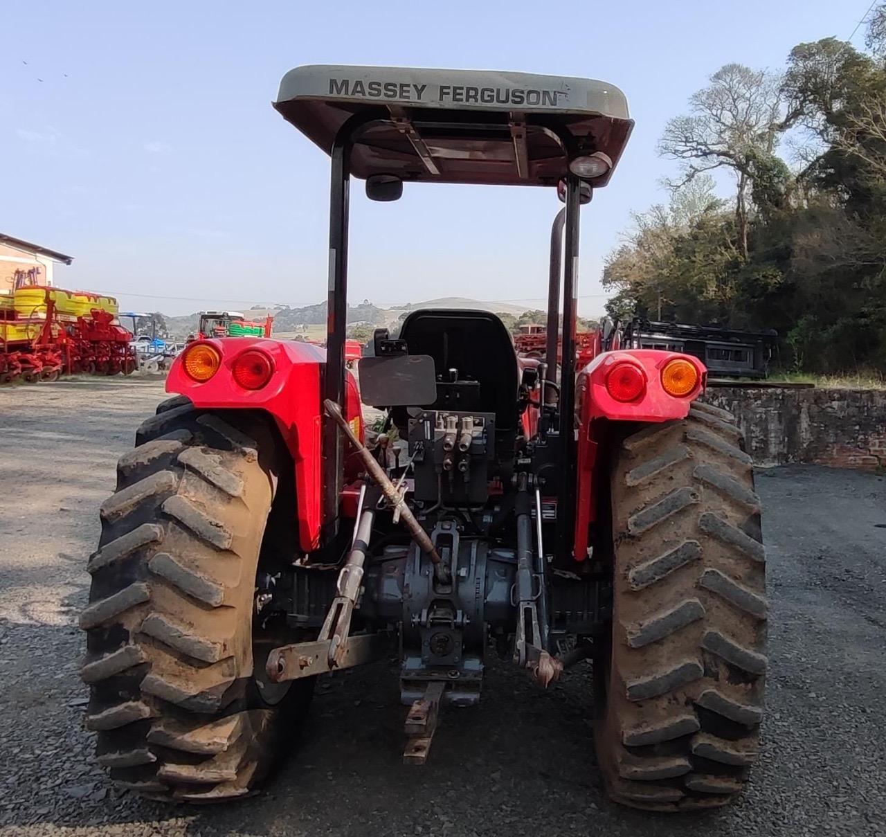 Trator Massey Ferguson MF4283