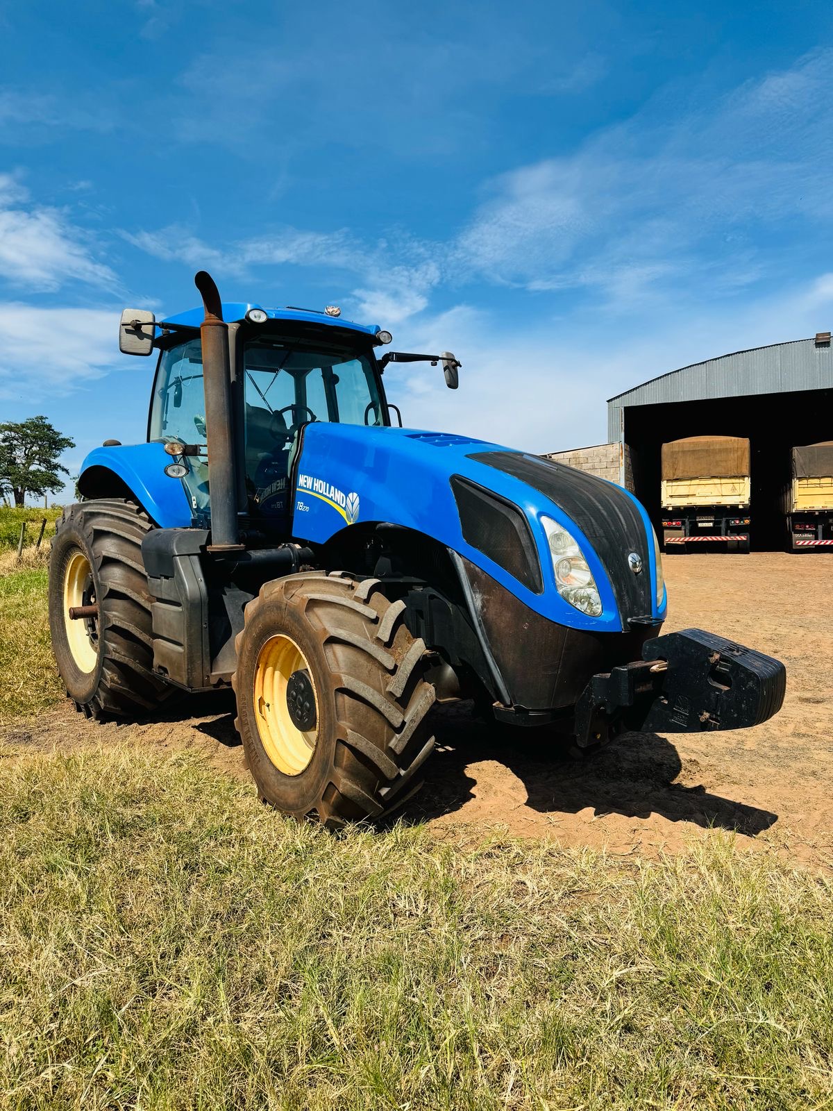 New Holland T8.270 (4X4) 320cv - Ano 2012