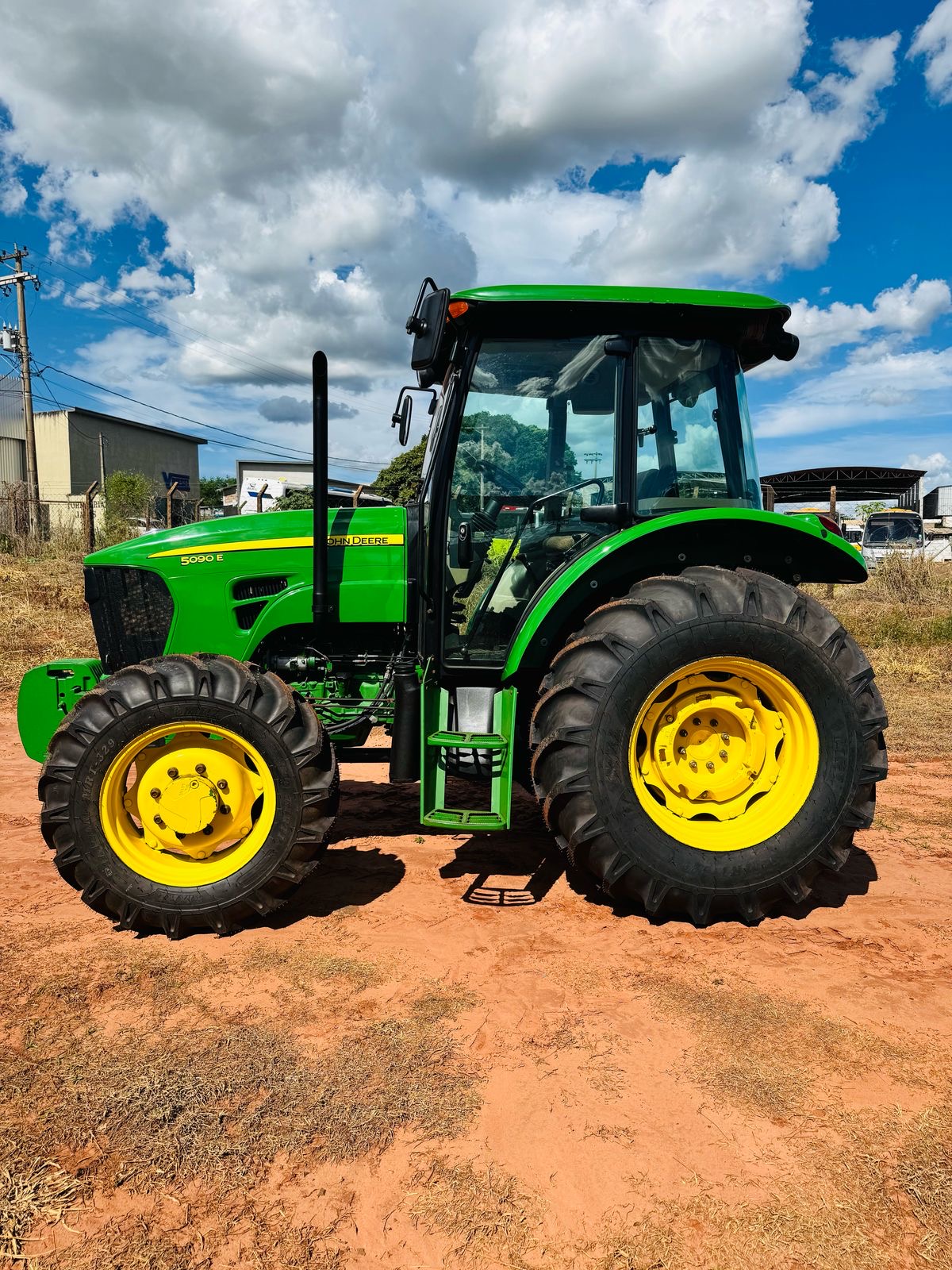 John Deere 5090E (4x4) 90cv - Ano 2017