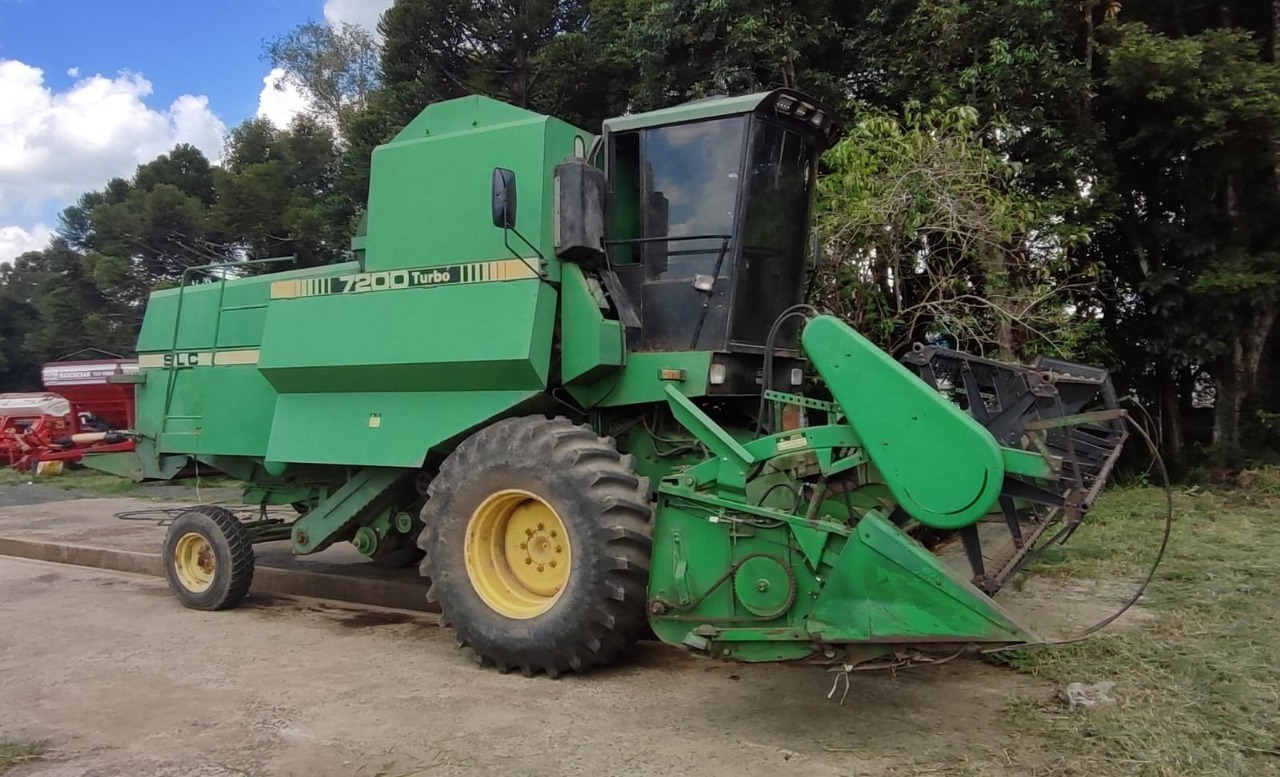 Colheitadeira John Deere SLC 7200, Fabricação 1998 / Plataforma 16 Pés Caracol Série: PE215CB16438 Plataforma SLS 4209 + Milho 4 Linhas