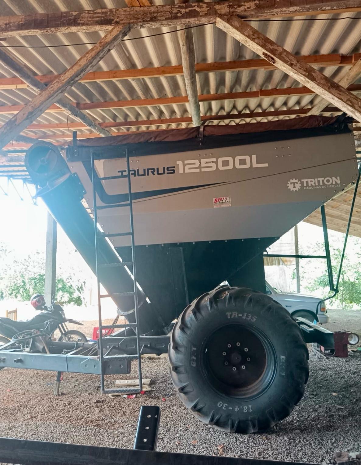 Carreta Graneleira marca Triton modelo Taurus 12.500