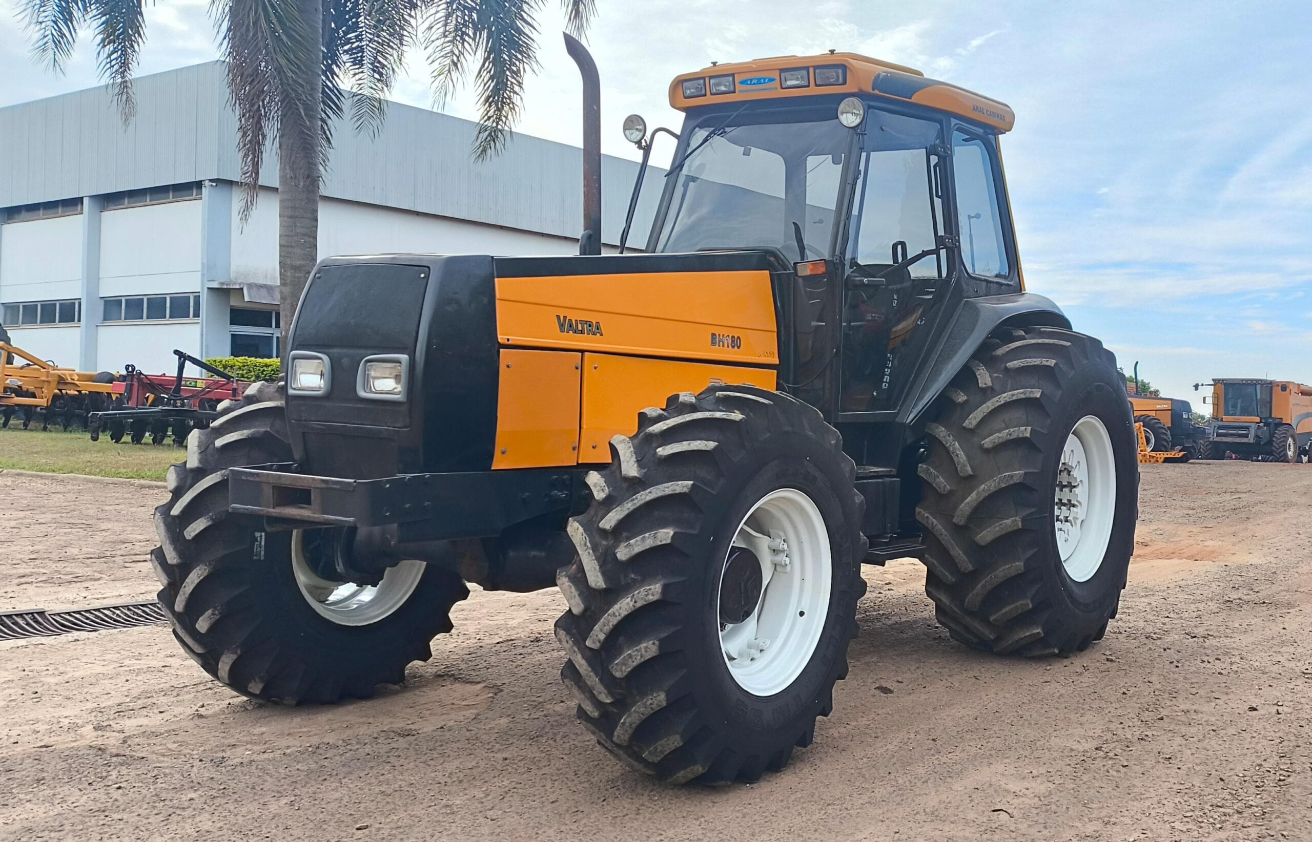 Trator Valtra BH 180