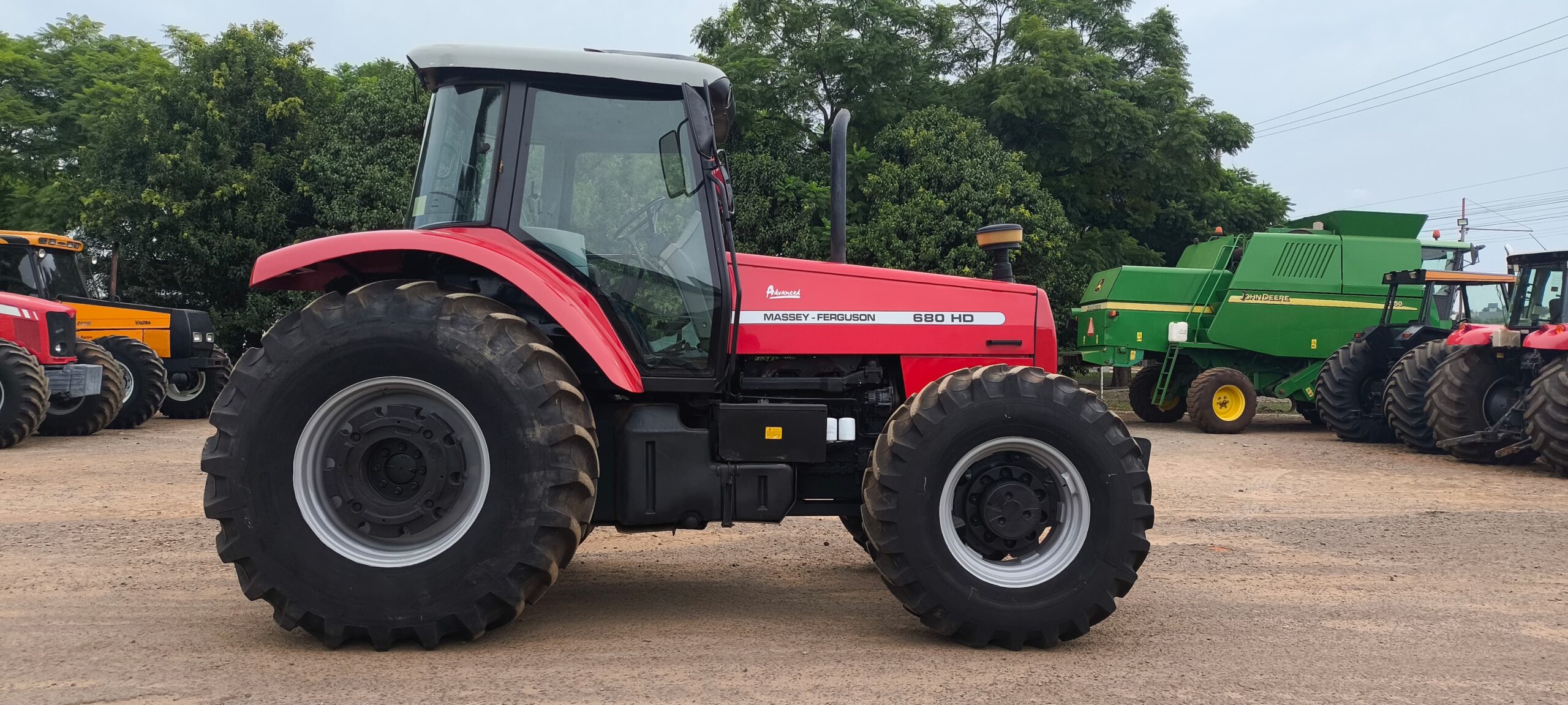 Trator Massey 680 HD Advanced