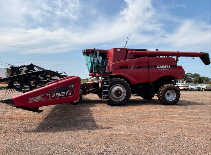 Colheitadeira Case IH 8120 - Plataforma Macdon 40 pés