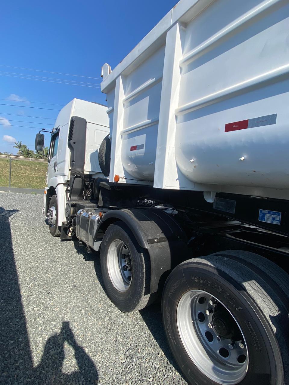 Volkswagen Constellation Tractor 25.390