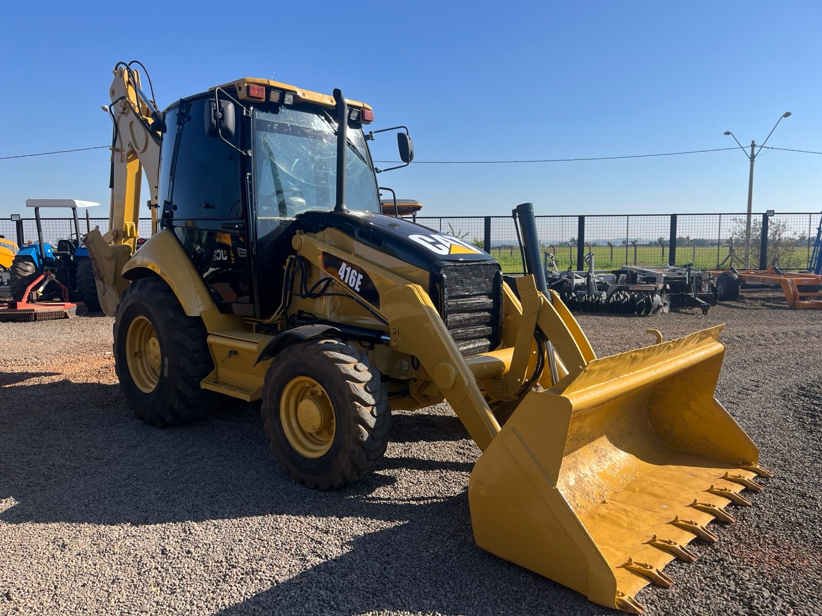 CATERPILLAR 416E RETROESCAVADEIRA Ano 2012