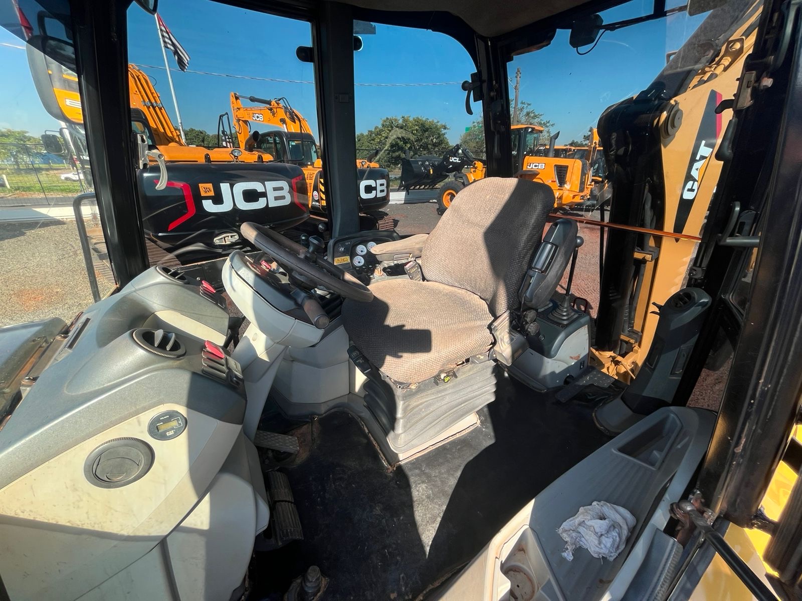 CATERPILLAR 416E RETROESCAVADEIRA Ano 2012