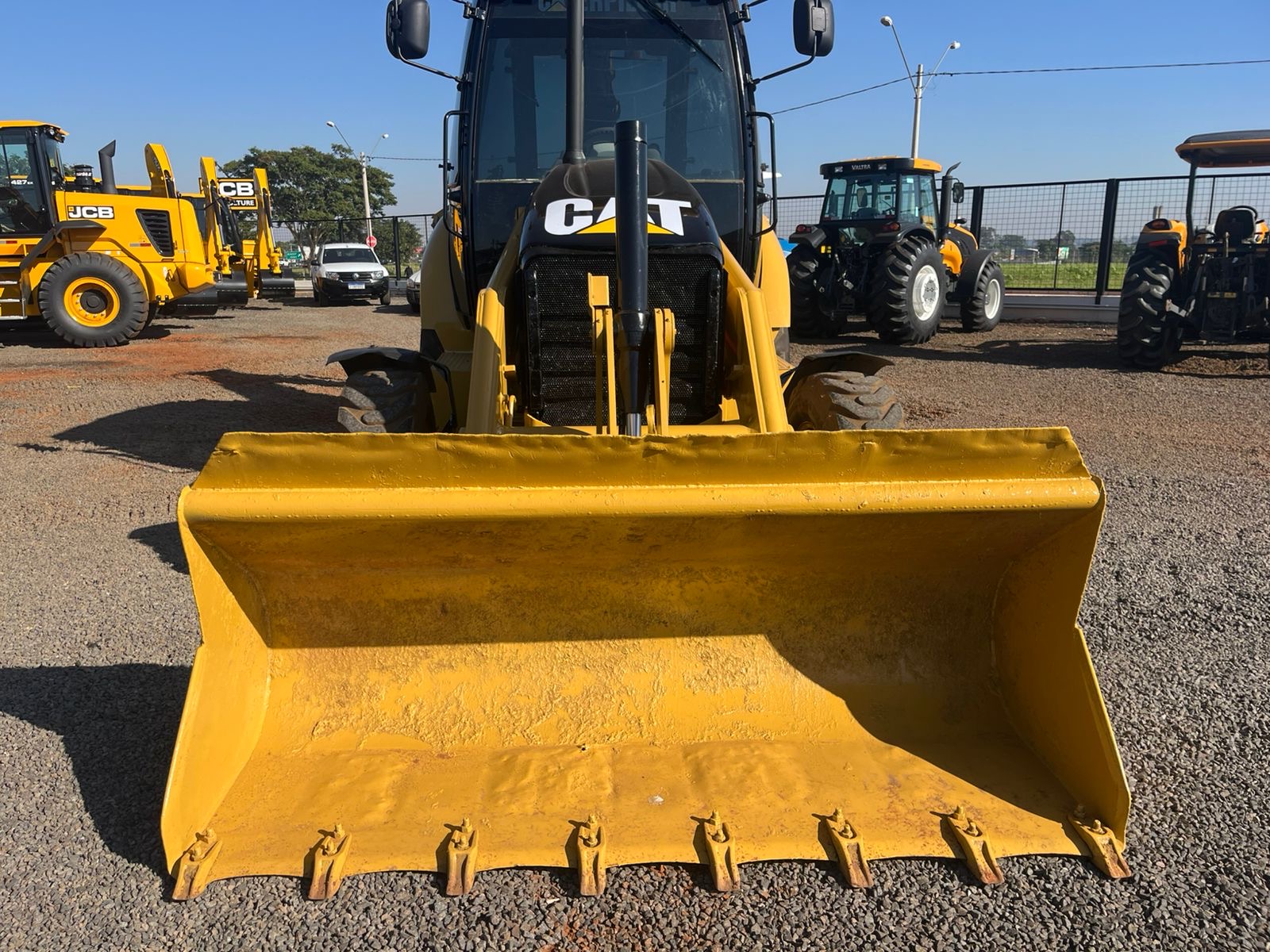 CATERPILLAR 416E RETROESCAVADEIRA Ano 2012