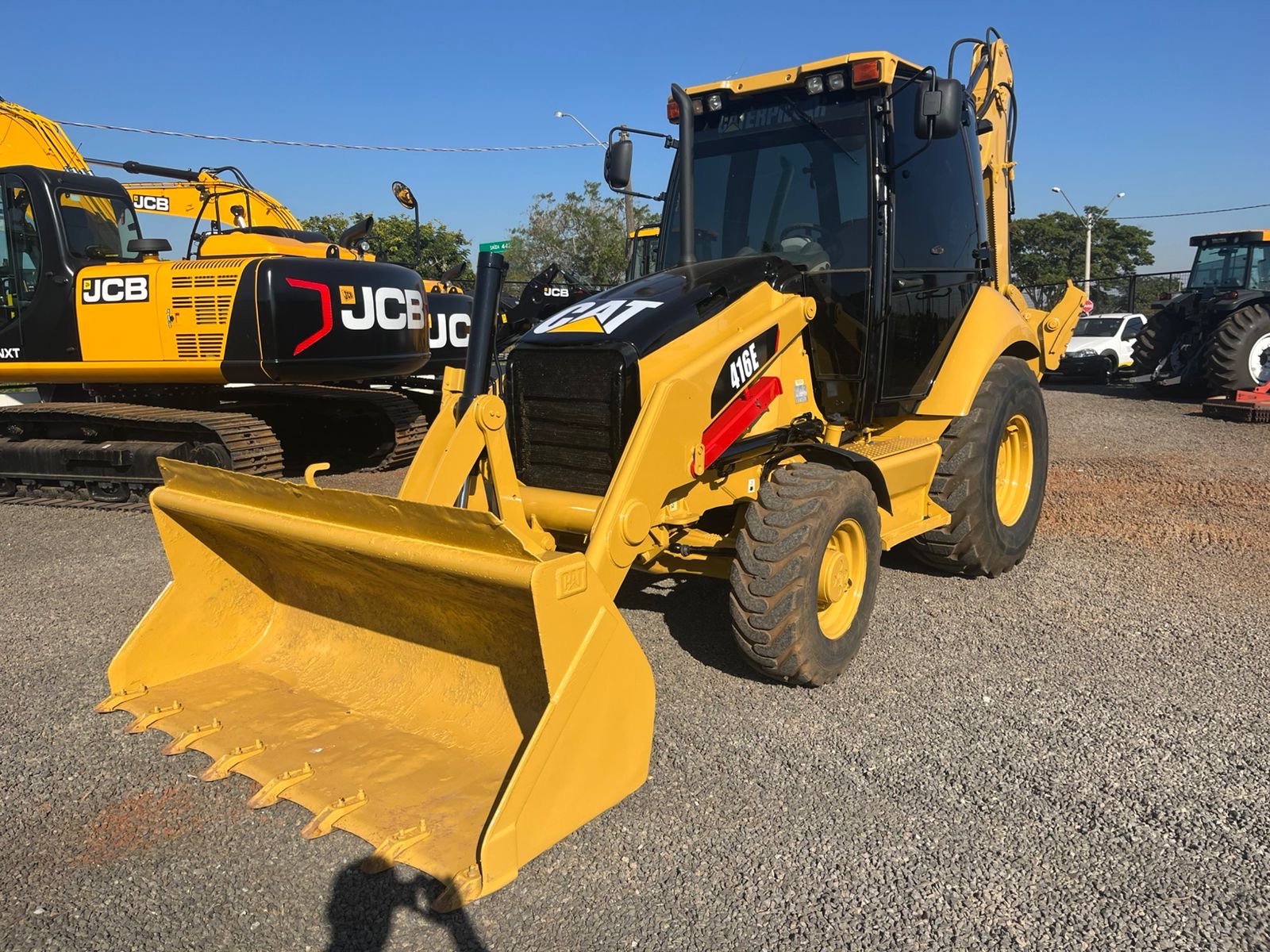 CATERPILLAR 416E RETROESCAVADEIRA Ano 2012