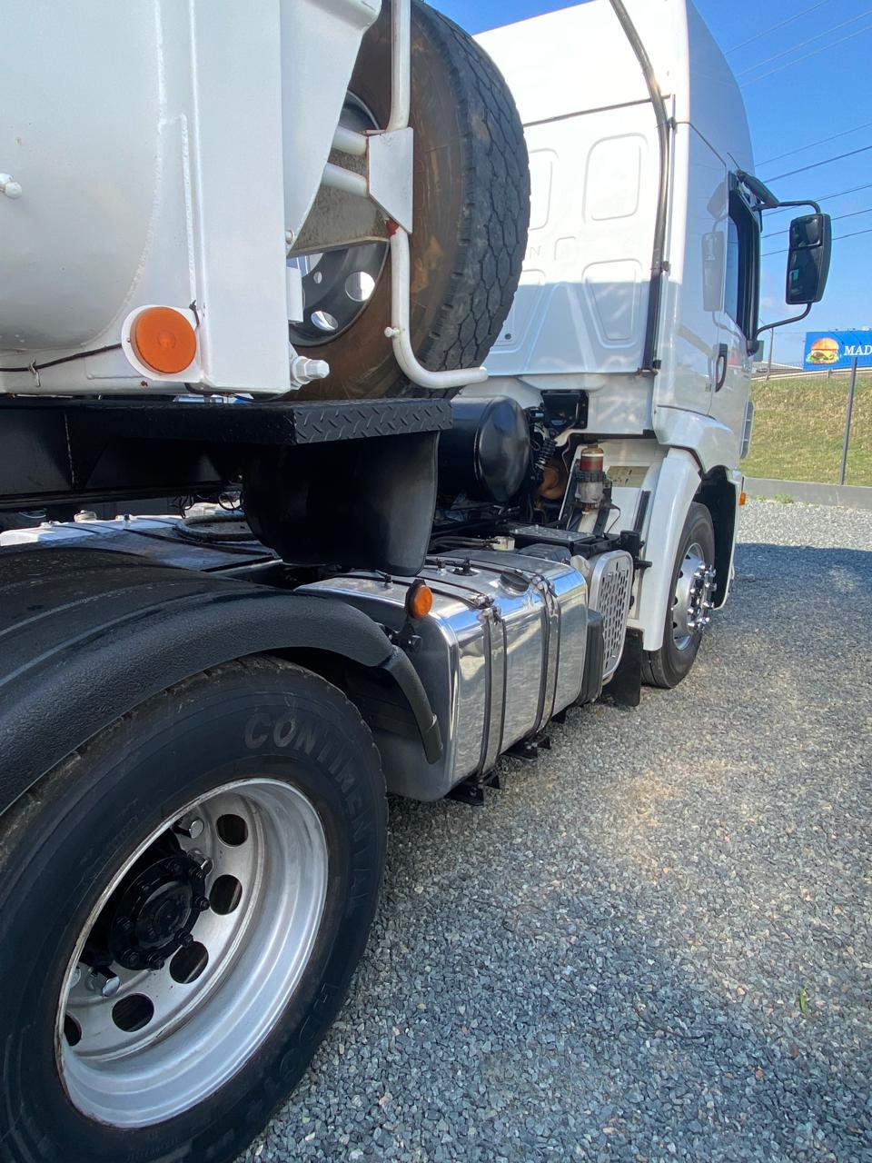 Volkswagen Constellation Tractor 25.390