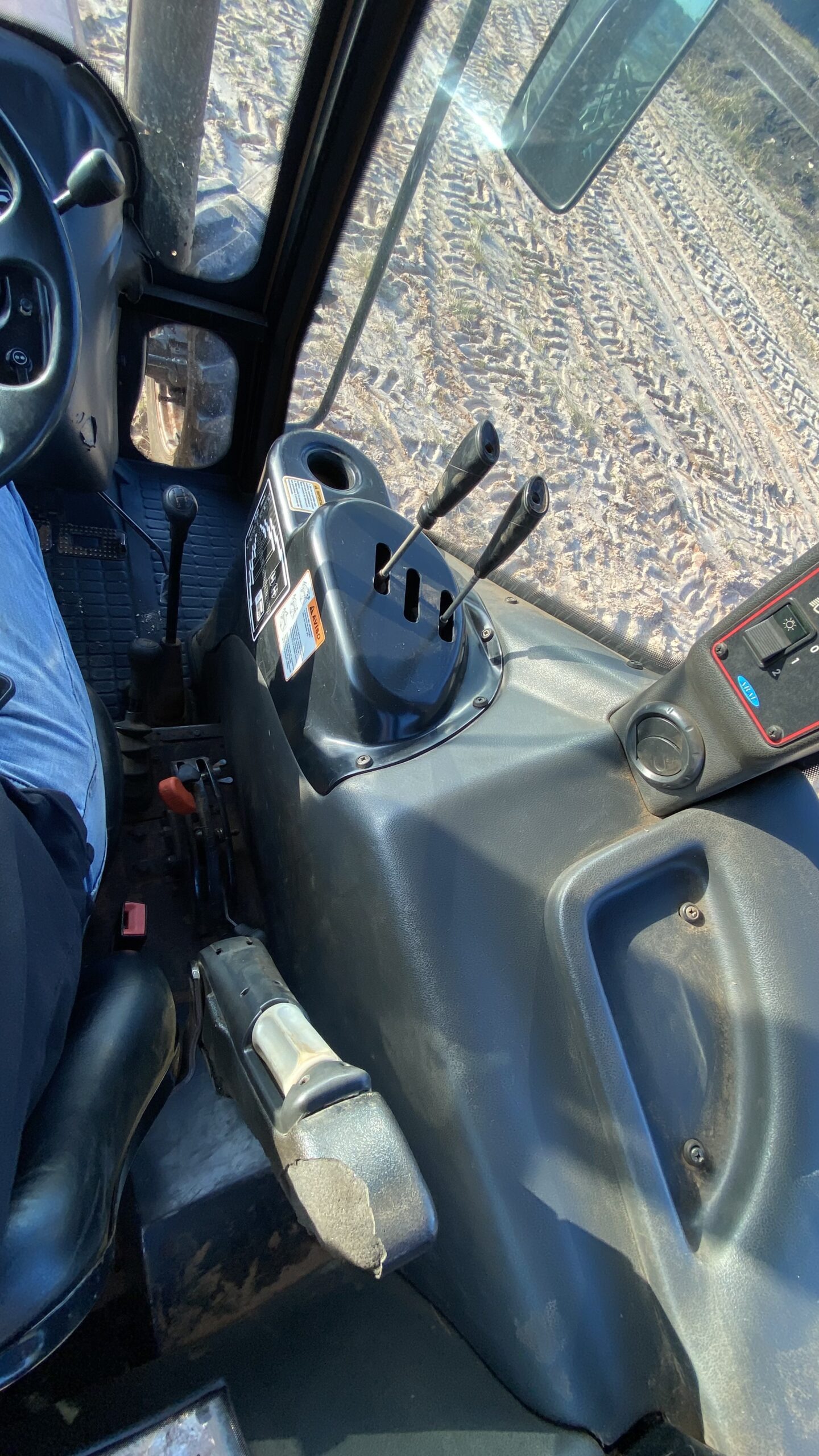 Mahindra 8000 S, Com REVERSOR, ano 2020